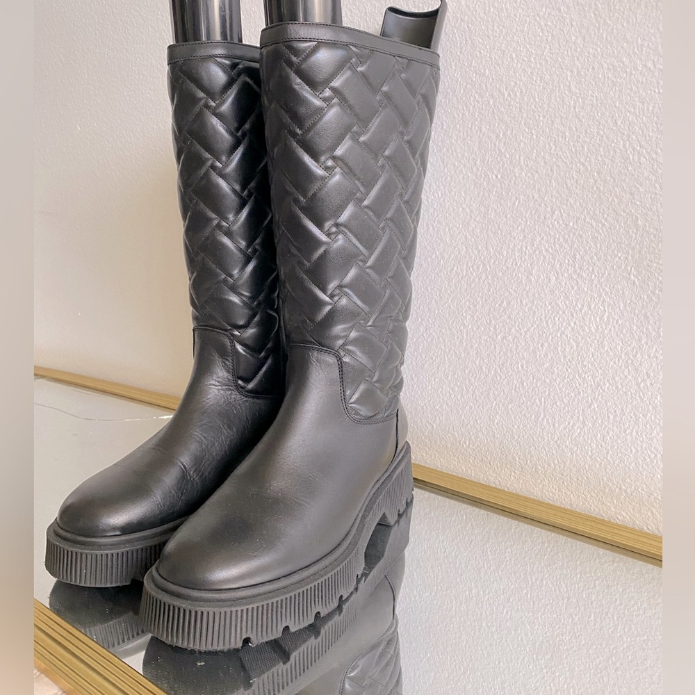 Black mid calf/ knee high boots!